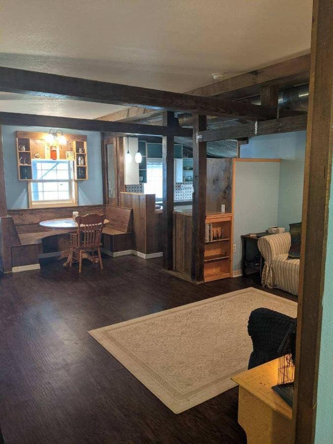 Bunkhouse Farm Stay Fort White Esterno foto