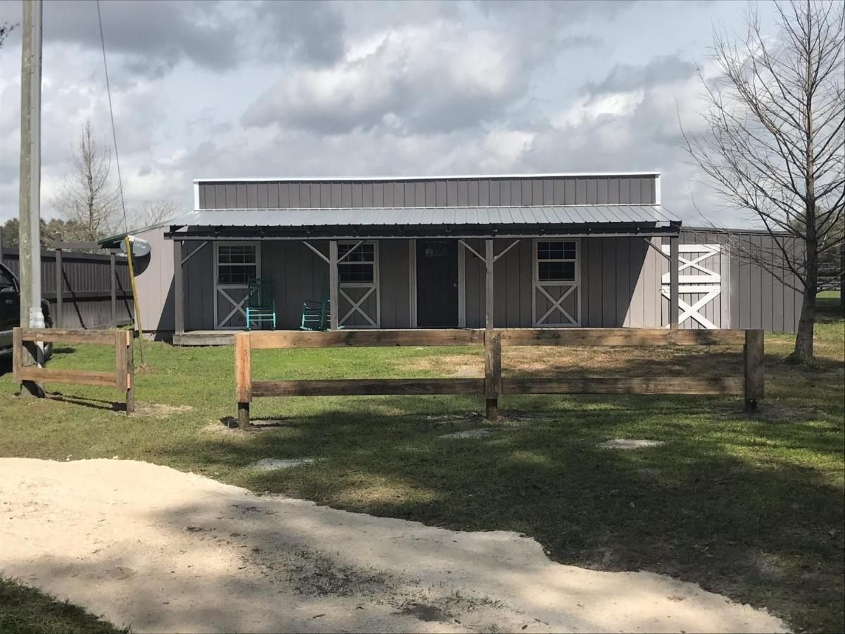Bunkhouse Farm Stay Fort White Esterno foto