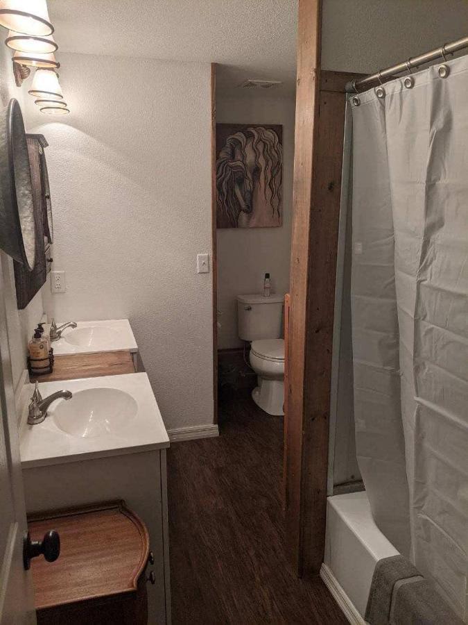 Bunkhouse Farm Stay Fort White Esterno foto