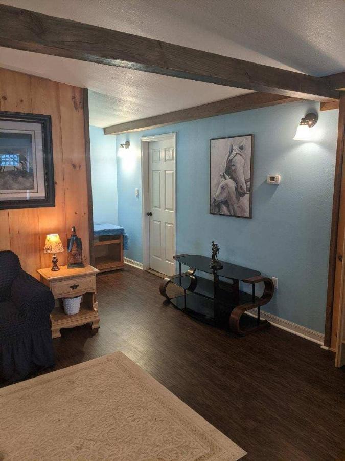 Bunkhouse Farm Stay Fort White Esterno foto